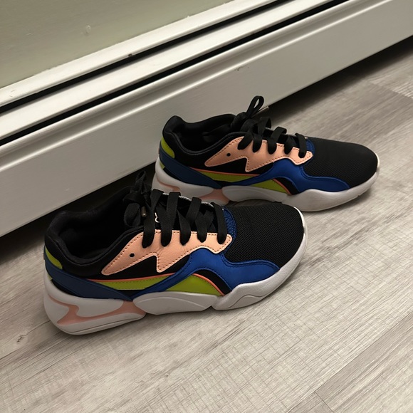 Puma Shoes - Puma woman snickers